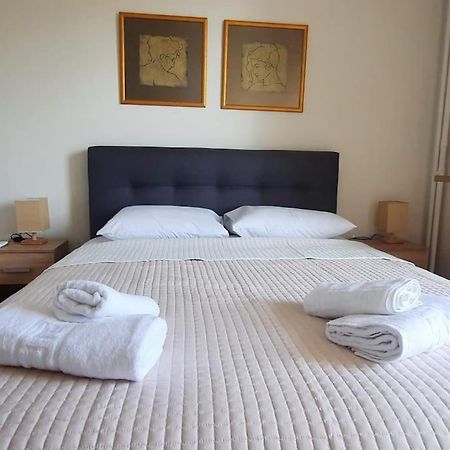 Comfort Apartment In The City Kalamata Bagian luar foto