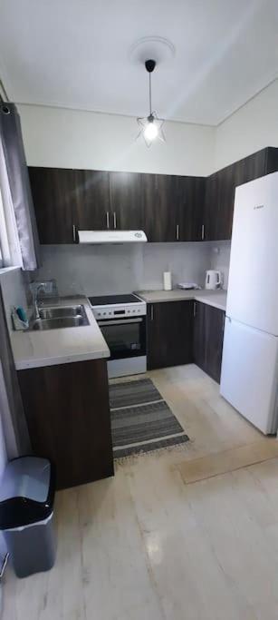 Comfort Apartment In The City Kalamata Bagian luar foto