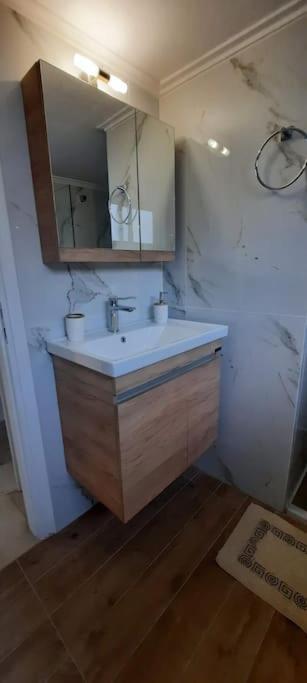 Comfort Apartment In The City Kalamata Bagian luar foto