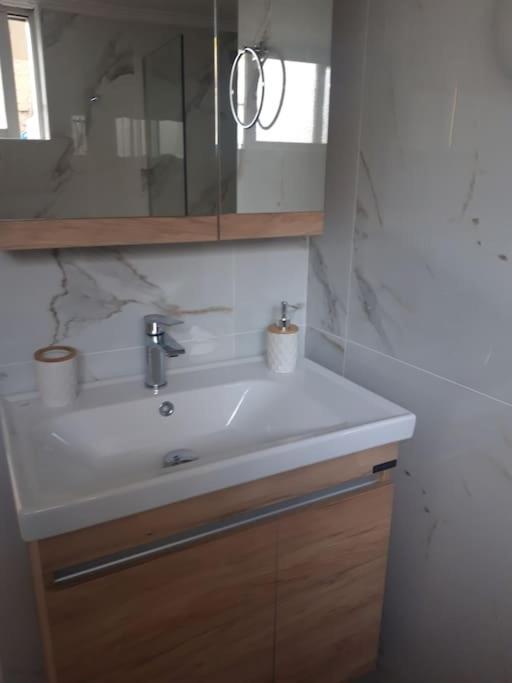 Comfort Apartment In The City Kalamata Bagian luar foto